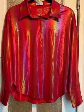 Kiwi Iridescent Red Button-Down Shirt. Women’s medium. Like new
